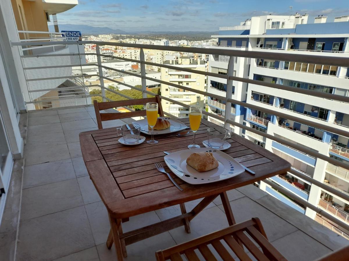 #199 Flamingo 1108 By Holidays Apartment