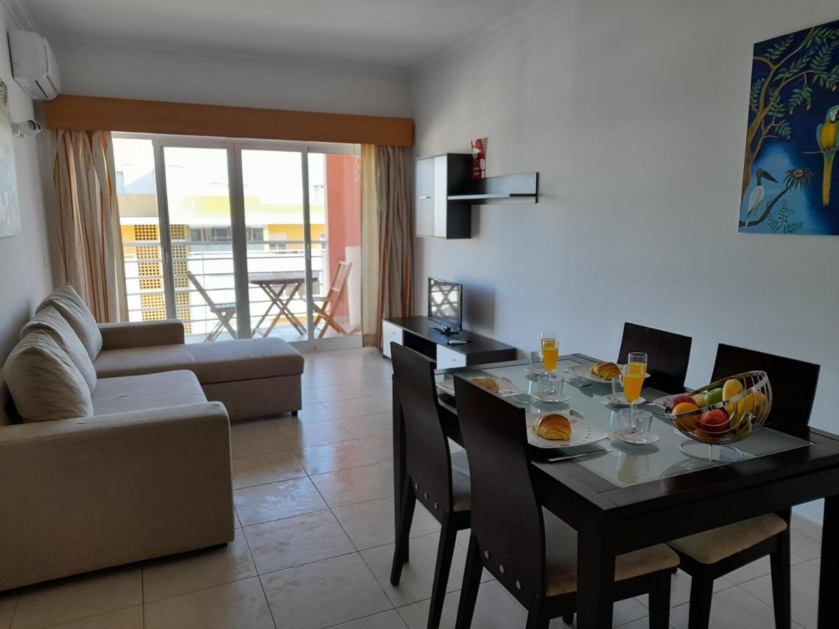 #199 Flamingo 1108 By Holidays Apartment *