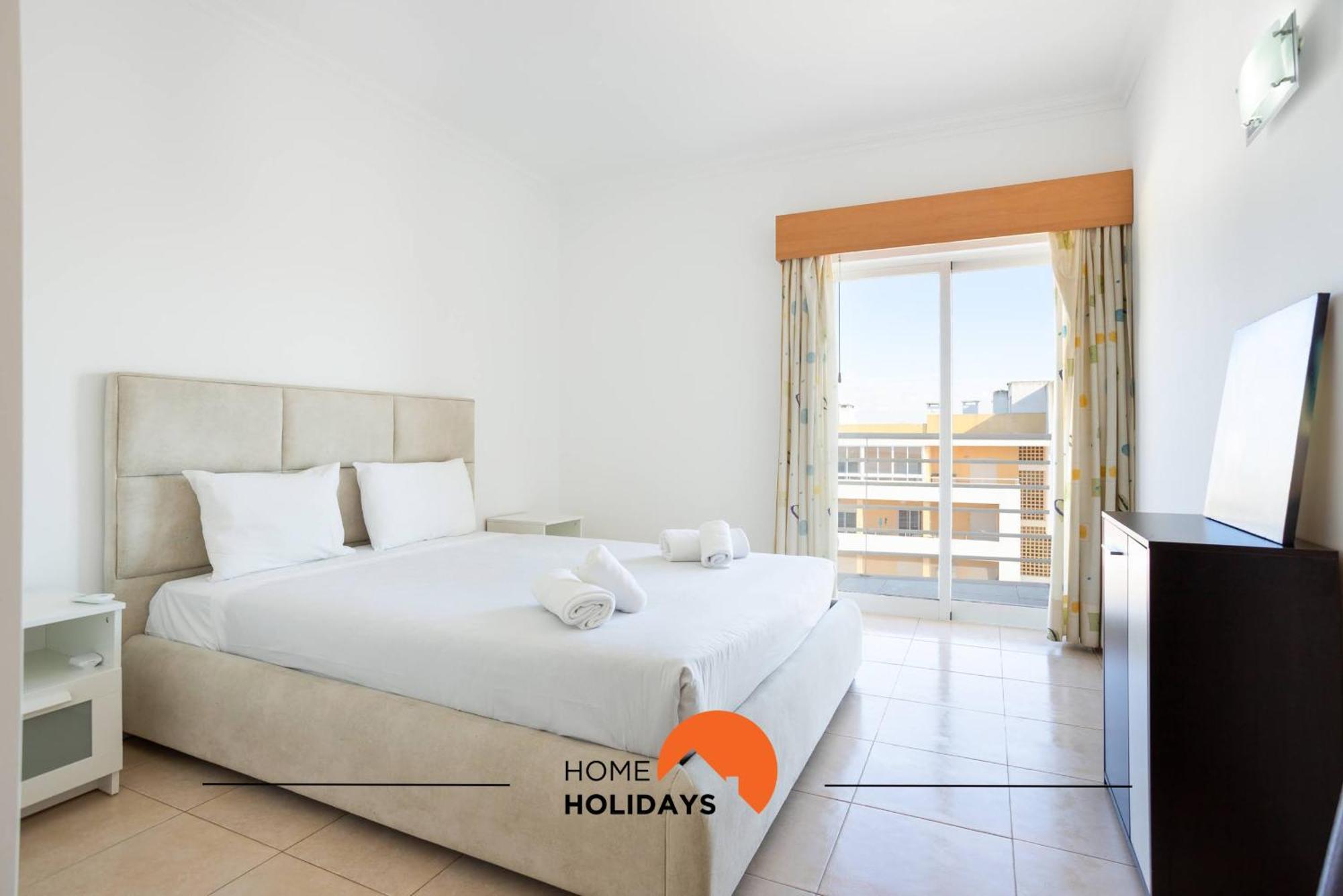 #199 Flamingo 1108 By Holidays Apartment
